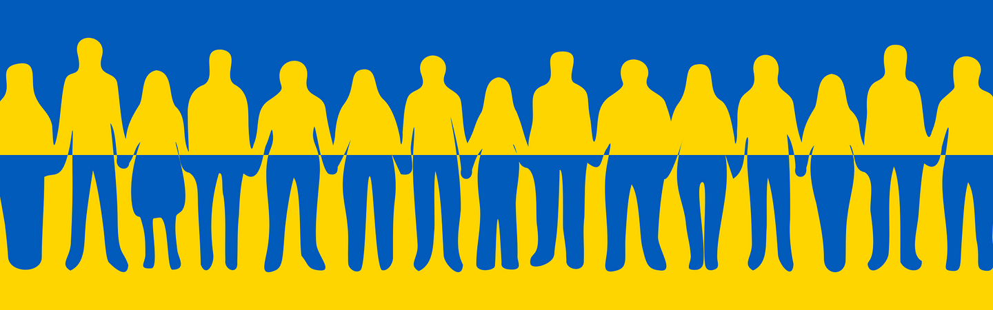 Grafik mit einer stilisierten Reihe von Menschen in Gelb auf einem zweigeteilten Hintergrund: oben blau und unten gelb. Die Farben und das Design erinnern an die Flagge der Ukraine und symbolisieren Gemeinschaft und Zusammenhalt.